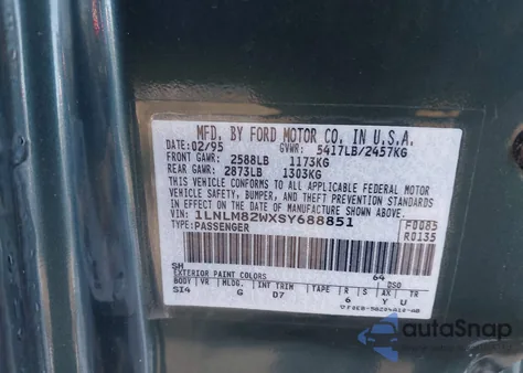 1995 Lincoln Town Car Signature/Spinnaker z USA, uszkodzony, nr VIN 1LNLM82WXSY688851